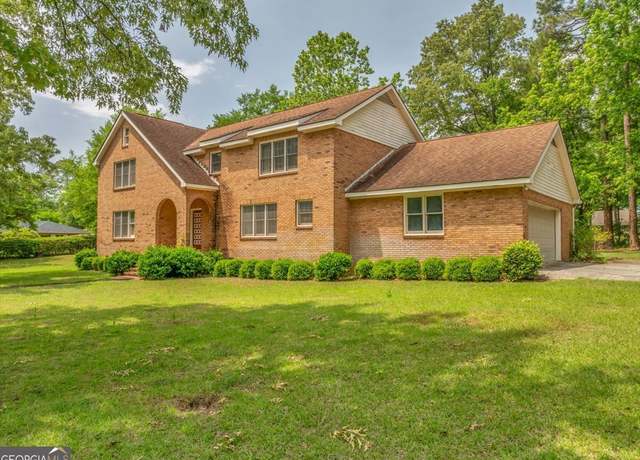 Property at 208 Earlwood Dr, Dublin, GA 31021, 4 beds, 3 baths