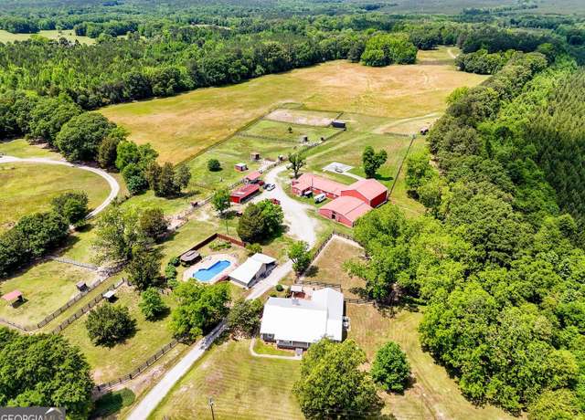 Property at 8272 Old Zebulon Rd, Molena, GA 30258, 4 beds, 3 baths