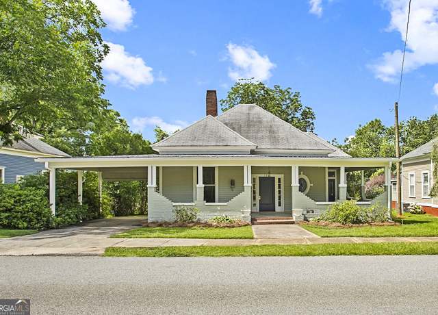 Property at 135 Holmes St, Barnesville, GA 30204, 4 beds, 2 baths