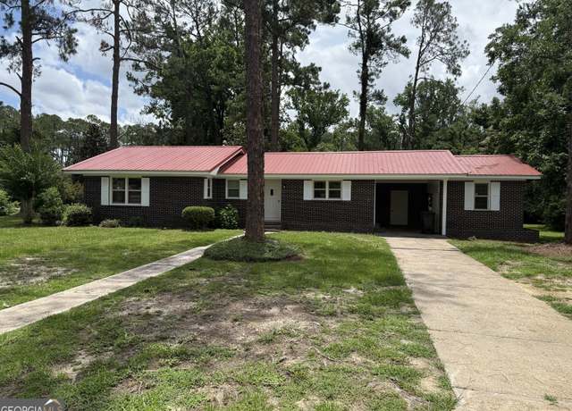 Property at 322 Magnolia Dr, Adel, GA 31620, 3 beds, 2 baths