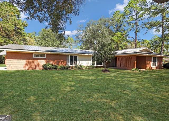Property at 206 Glynn St, Jesup, GA 31545, 3 beds, 2 baths