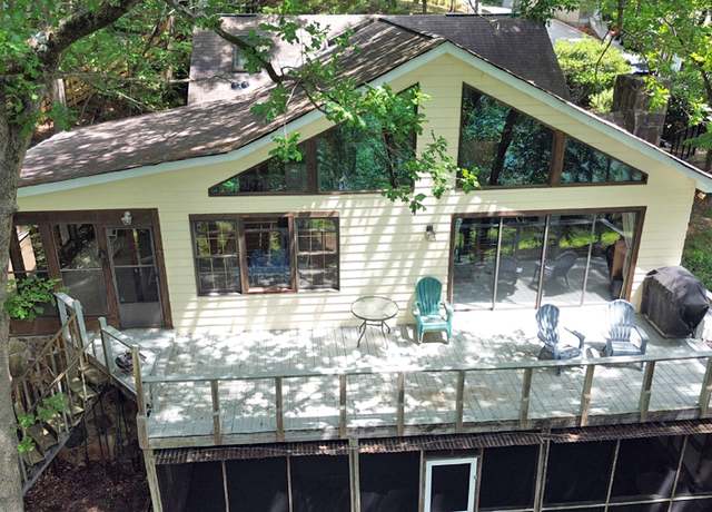 Property at 364 Cardinal Ln, Toccoa, GA 30577, 4 beds, 3 baths