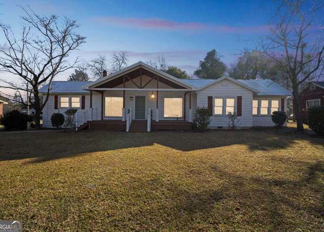 Property at 70 S Butler St, Camilla, GA 31730, 3 beds, 1.5 baths
