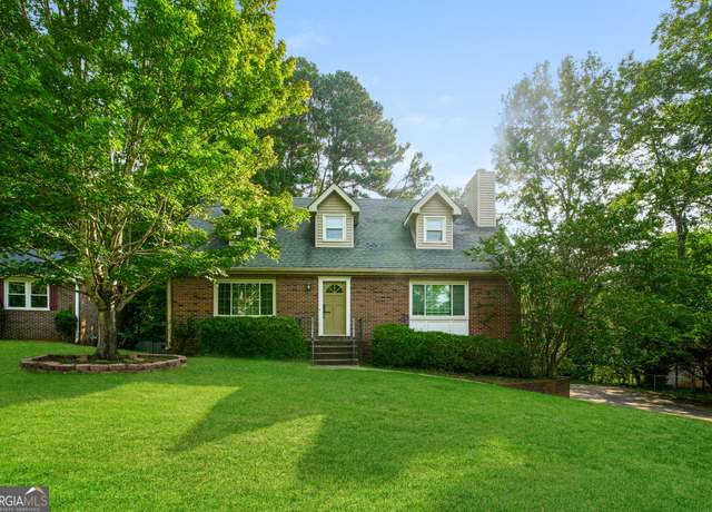 Property at 6811 Fairways Dr, Douglasville, GA 30134, 4 beds, 2 baths