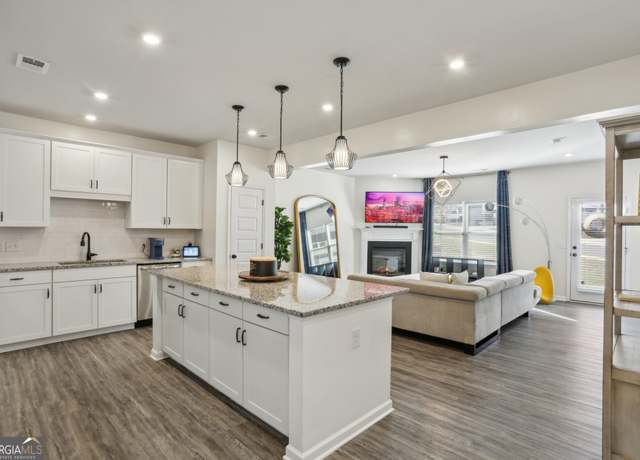 Property at 375 Crider Ct, Woodstock, GA 30188, 3 beds, 2.5 baths