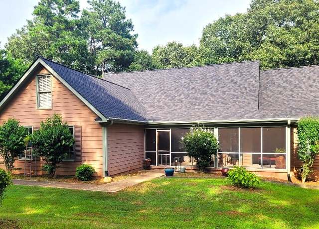 Property at 124 Foxdale Dr, Lagrange, GA 30240, 3 beds, 2 baths