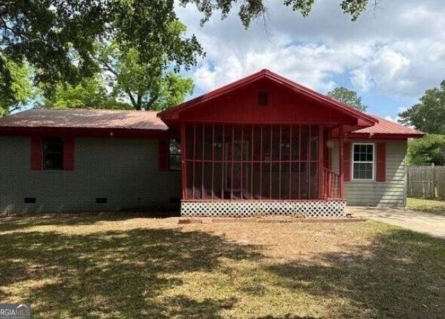 Property at 30 Fry Pl, Camilla, GA 31730, 3 beds, 2 baths
