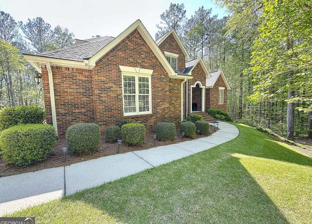 Property at 305 Canterbury Dr, Lagrange, GA 30241, 4 beds, 3.5 baths