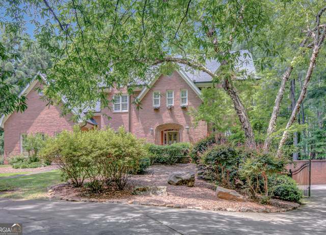 Property at 305 Sherwood Rd, Fayetteville, GA 30215, 6 beds, 4 baths