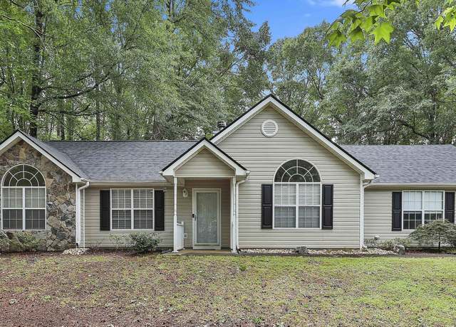 Property at 24 Four Oaks Dr, Newnan, GA 30263, 3 beds, 2 baths