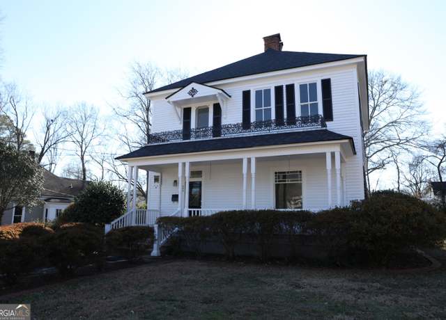 Property at 568 Foster St, Madison, GA 30650, 3 beds, 2.5 baths