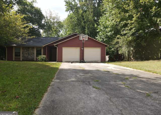 Property at 1090 Pond Ridge Drive Dr, Riverdale, GA 30296, 4 beds, 2 baths