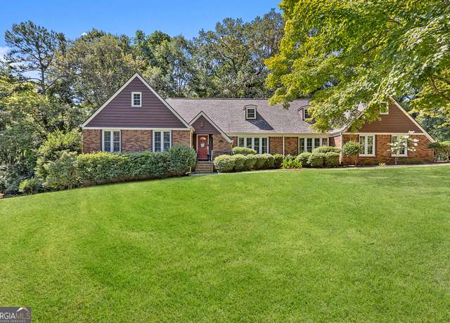 Property at 42 Oak Creek Cir, Toccoa, GA 30577, 4 beds, 3 baths