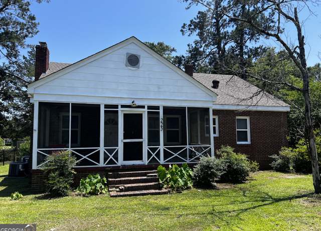 Property at 225 Gordon St, Thomson, GA 30824, 4 beds, 2.5 baths
