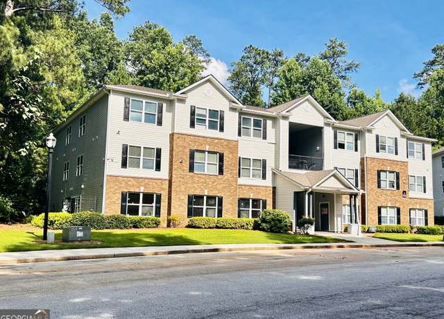 Property at 8201 Fairington Village Dr, Lithonia, GA 30038, 3 beds, 2 baths