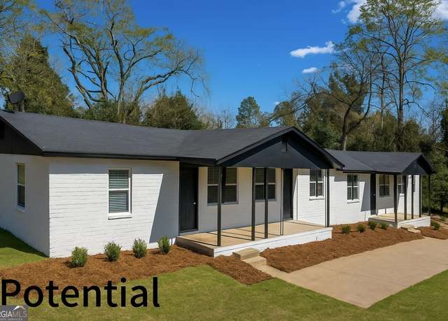 Property at 2155 Ferguson St, Macon, GA 31204, 8 beds, 4 baths
