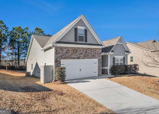 Property at 10 October Ave, Newnan, GA 30265, 4 beds, 3 baths