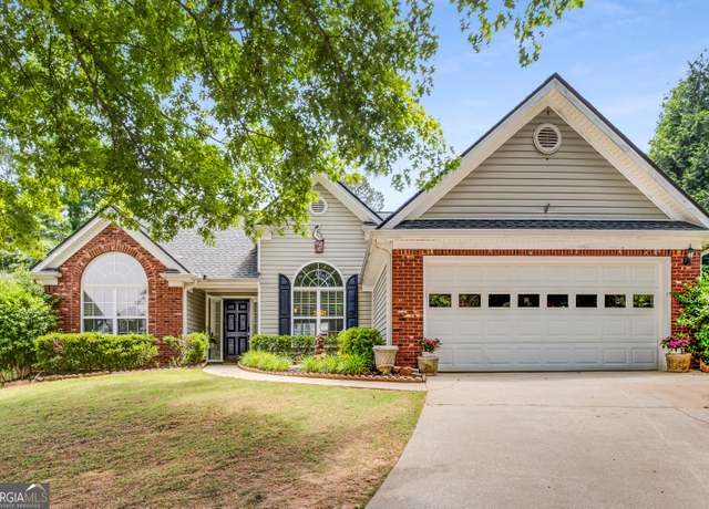 Property at 14 Winter Ln, Newnan, GA 30265, 3 beds, 2 baths