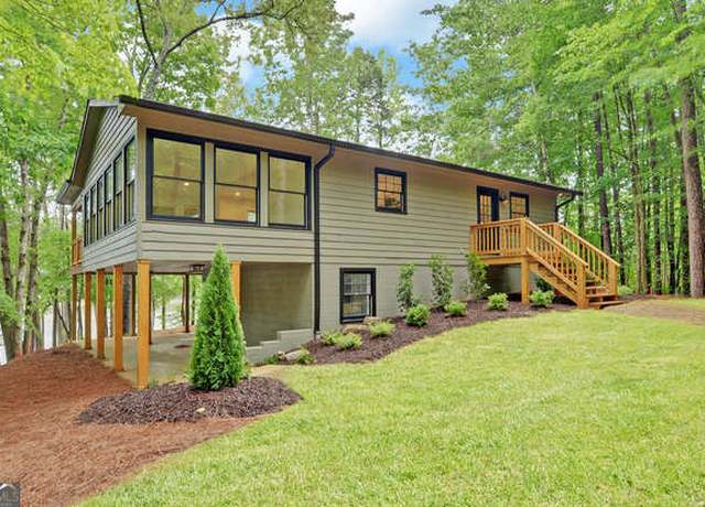 Property at 340 Currahee Trl, Toccoa, GA 30577, 3 beds, 2 baths