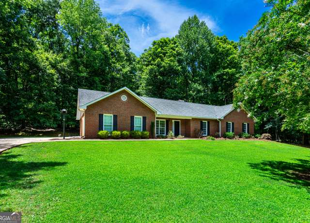Property at 121 Colonial Ct, Lagrange, GA 30240, 4 beds, 2 baths