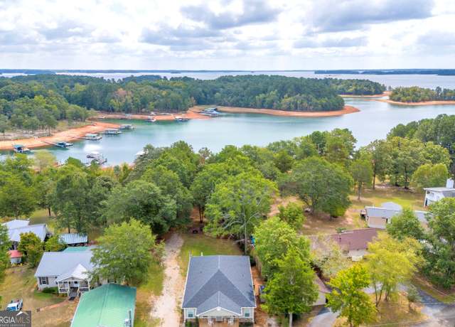 Property at 179 Bamboo Pt, Hartwell, GA 30643, 3 beds, 2 baths