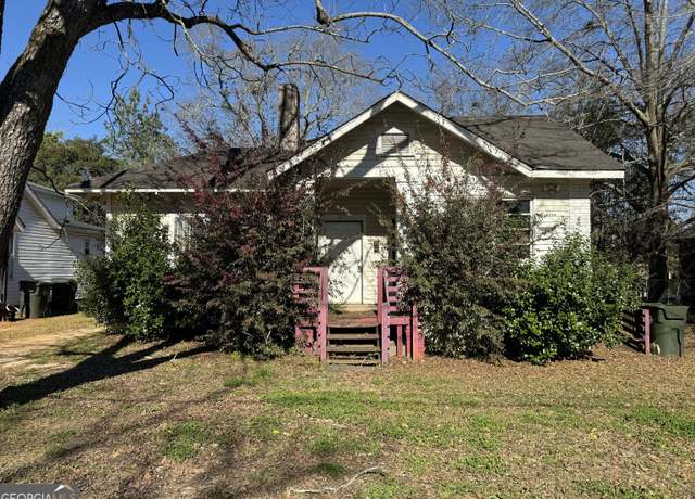Property at 307 Oak St, Fort Valley, GA 31030, 4 beds, 1 bath