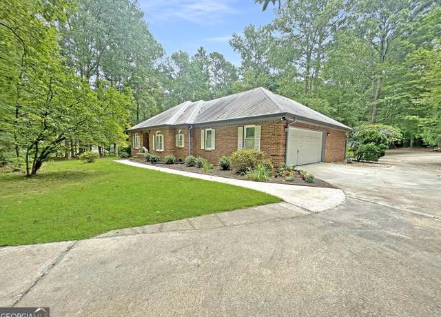 Property at 189 Lake Hampton Dr, Hampton, GA 30228, 3 beds, 2.5 baths