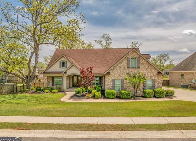 Property at 304 Stacy Ln, Warner Robins, GA 31088, 5 beds, 3.5 baths