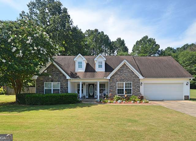 Property at 330 Richmond Dr, Social Circle, GA 30025, 3 beds, 2 baths
