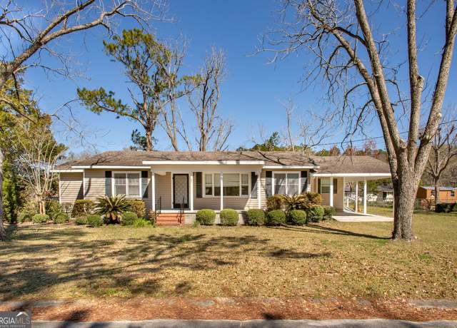 Property at 123 E Ware St, Waycross, GA 31501, 3 beds, 2 baths