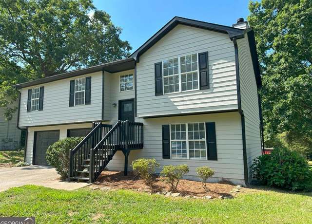 Property at 501 Jefferson St, Hoschton, GA 30548, 3 beds, 2 baths