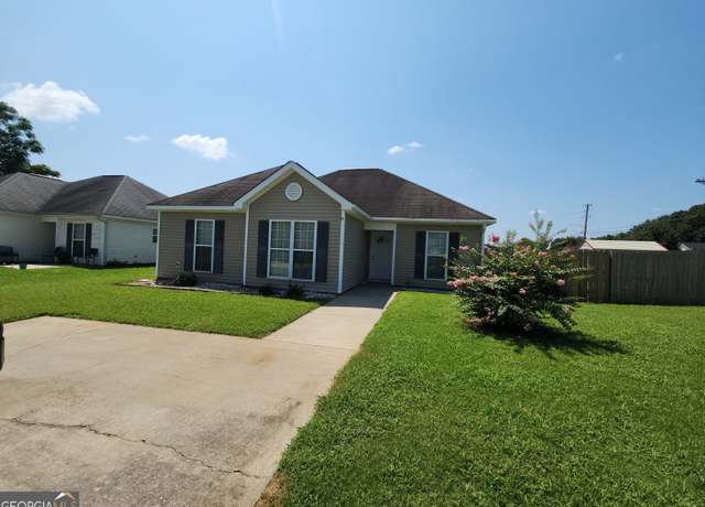 Property at 100 Stanton Cir, Warner Robins, GA 31093, 3 beds, 2 baths
