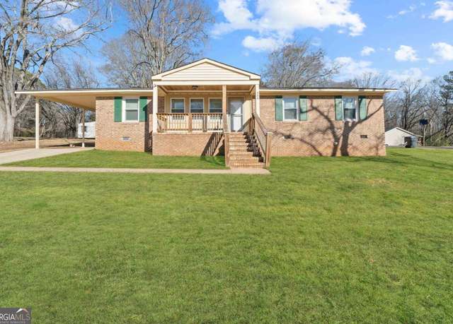 Property at 300 Oak Way, Eatonton, GA 31024, 3 beds, 2 baths