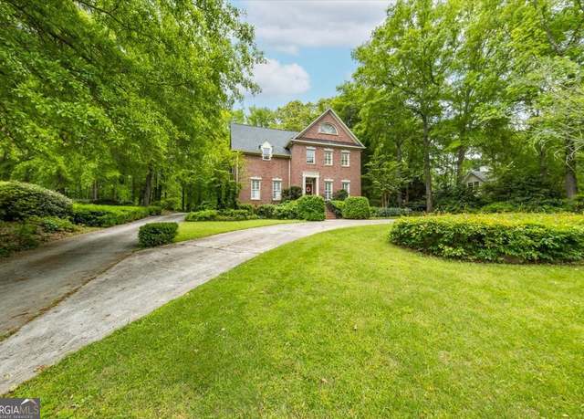 Property at 172 Lake View Dr N, Macon, GA 31210, 4 beds, 4.5 baths