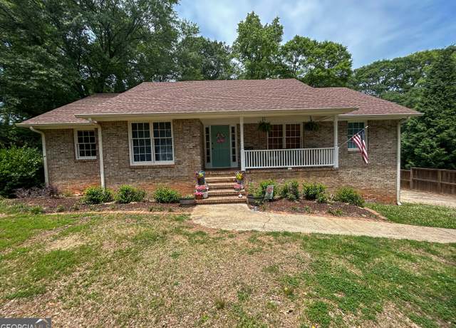 Property at 15 Laurelwood Cir, Griffin, GA 30224, 3 beds, 2 baths