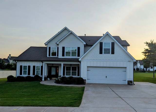 Property at 300 Kenwood Trl, Senoia, GA 30276, 4 beds, 3.5 baths