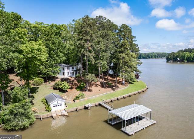 Property at 185 Crestview Rd, Jackson, GA 30233, 3 beds, 2 baths