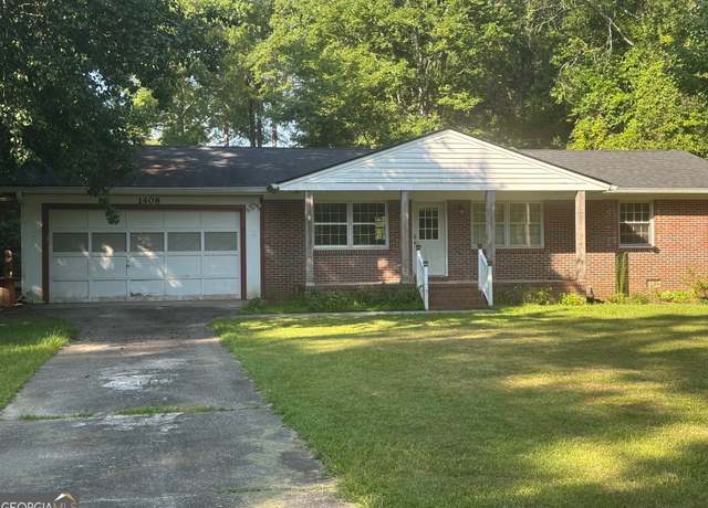 Property at 1408 Main St, Perry, GA 31069, 3 beds, 2 baths