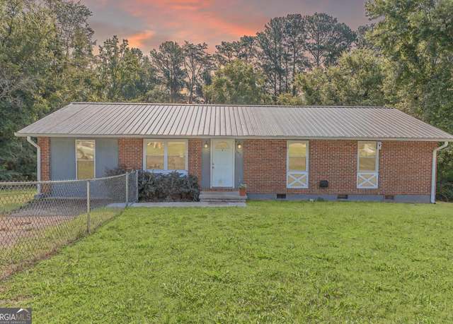 Property at 393 Wisteria Rd, Lafayette, GA 30728, 3 beds, 1.5 baths