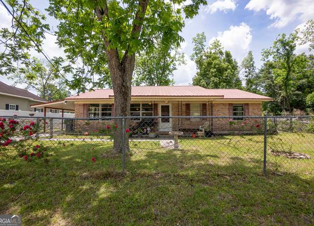 Property at 1407 Elizabeth St, Waycross, GA 31503, 3 beds, 2 baths