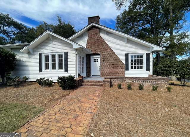 Property at 425 E 9th St SE, Rome, GA 30161, 3 beds, 2 baths