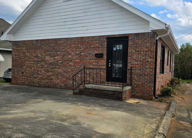 Property at 160 E Currahee St, Toccoa, GA 30577, 3 beds, 2 baths