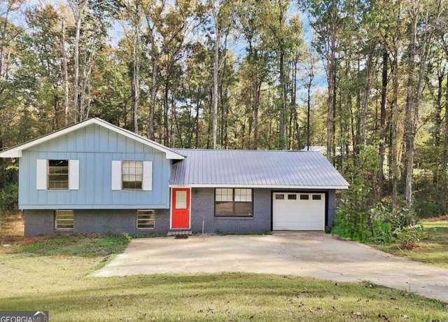 Property at 925 Crestwood Dr, Roanoke, AL 36274, 4 beds, 2 baths