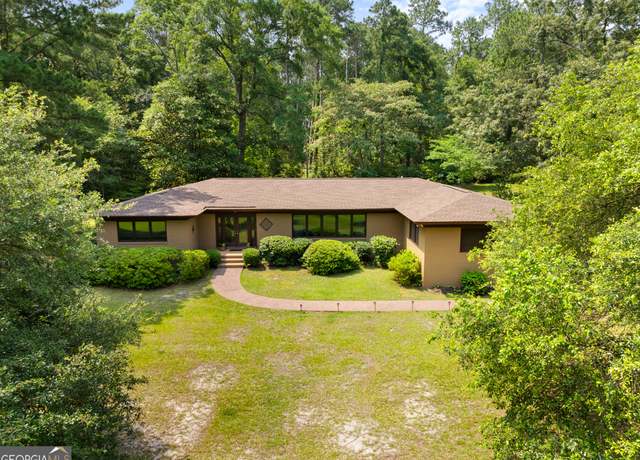 Property at 4894 Country Club Rd, Statesboro, GA 30458, 3 beds, 2 baths