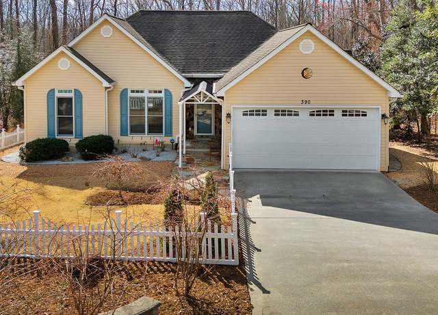 Property at 390 Lake Place Dr, Lavonia, GA 30553, 3 beds, 2 baths
