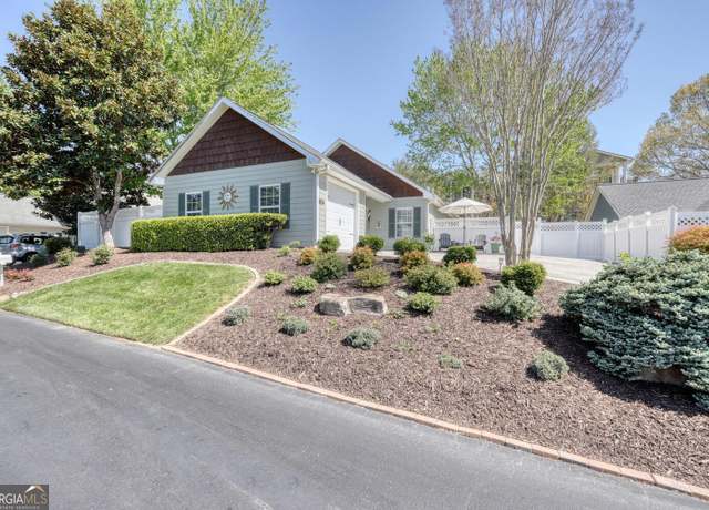 Property at 408 Longview Cir, Hiawassee, GA 30546, 2 beds, 2 baths