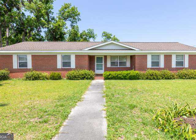 Property at 2320 Ben Hill Ave, Waycross, GA 31503, 3 beds, 2 baths