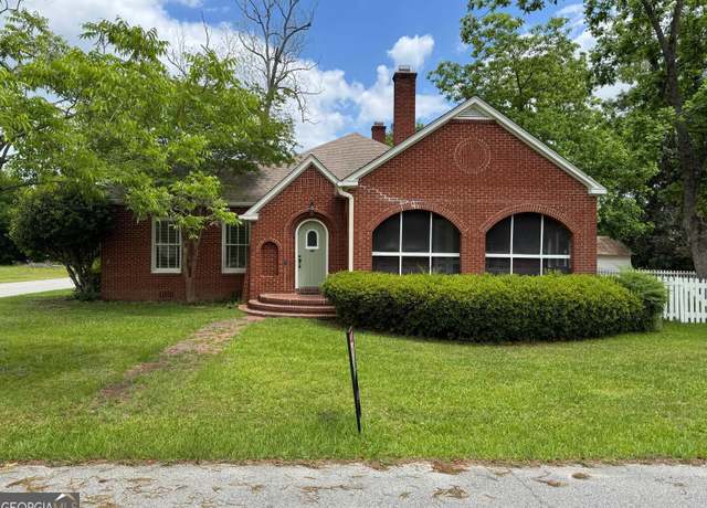 Property at 405 S Kennedy St, Metter, GA 30439, 3 beds, 3 baths