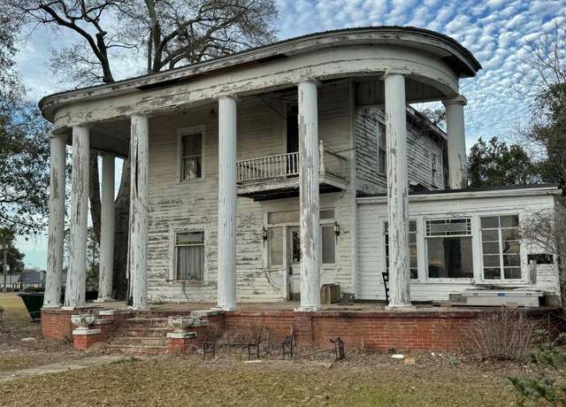Property at 21 E Jarman St, Hazlehurst, GA 31539, 4 beds, 4 baths