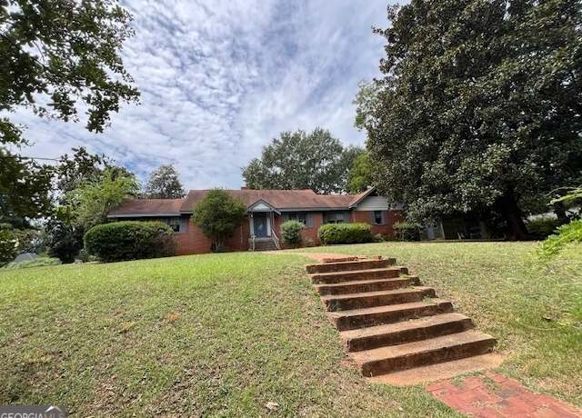 Property at 500 N Tattnall St, Milledgeville, GA 31061, 4 beds, 3 baths